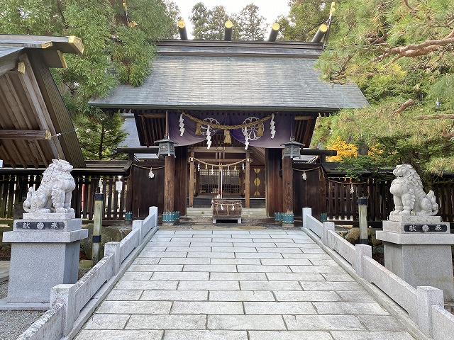 飛騨総社　神門前