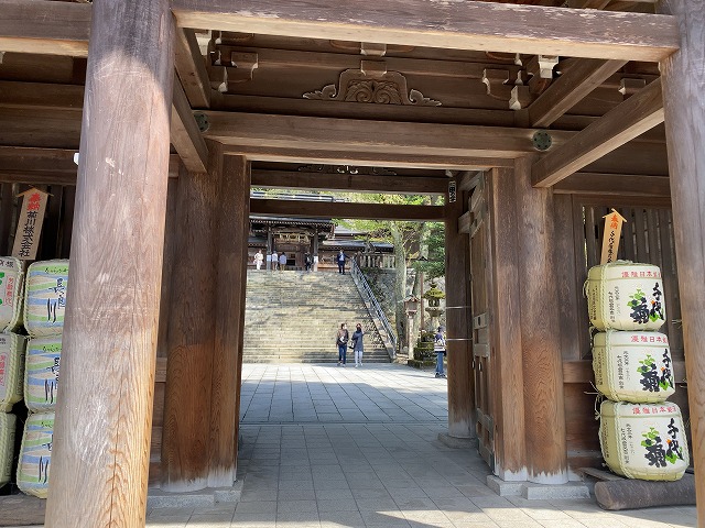 伊奈波神社②　楼門下