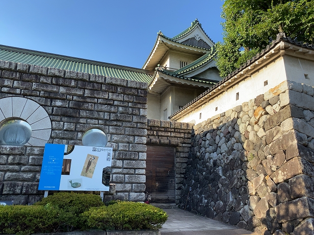 富山城　美術館入り口