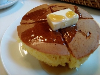 鎌倉・小町通りにあるレトロカフェ、イワタコーヒー店でホットケーキを食べてきました