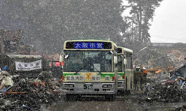 被災地に救援物資を届けた大阪市営バス