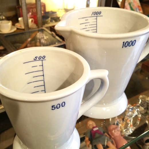 レトロな陶器製の計量カップ（ビーカー） - [Sold Out]過去の販売商品
